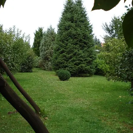 Ujvári Vendégszobák Vendégház