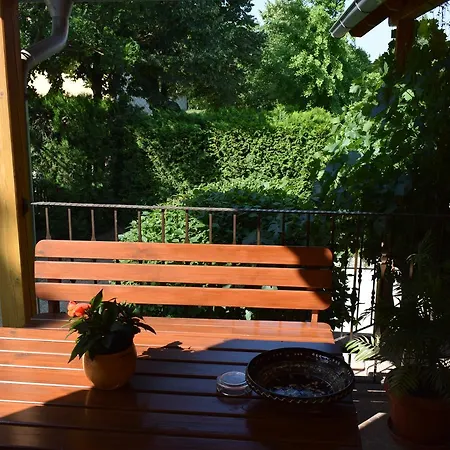 Ujvari Vendegszobak