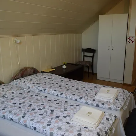 Gasthuis Ujvari Vendegszobak Fertőd