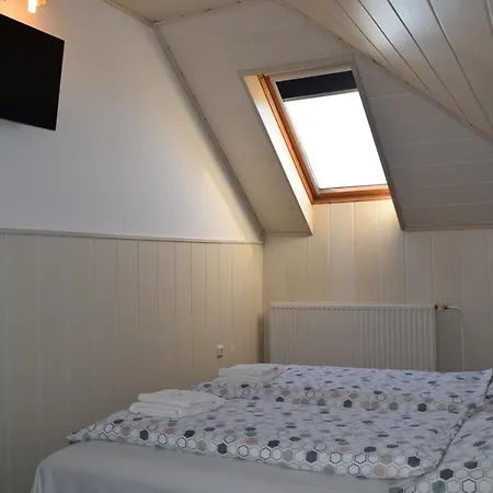 Ujvari Vendegszobak * Fertőd