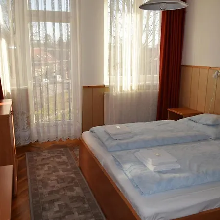 Ujvari Vendegszobak * Fertőd