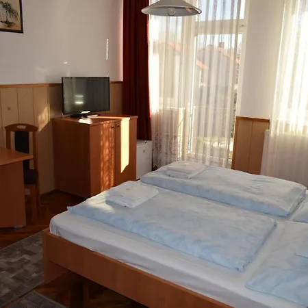 Ujvári Vendégszobák Vendégház